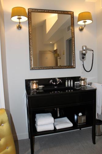 Habitación Doble Superior - 1 o 2 camas del hotel My Home in Paris. Foto 3