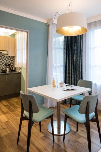 Estudio Superior del hotel Adagio Paris Montmartre. Foto 4