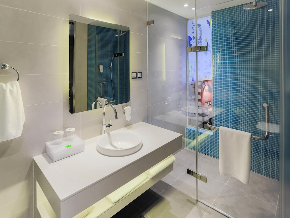 Habitación estándar con dos camas individuales del hotel Ibis Styles Ulaanbaatar. Foto 3