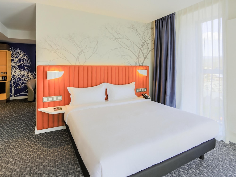 Suite con cama doble del hotel Ibis Styles Ulaanbaatar. Foto 3