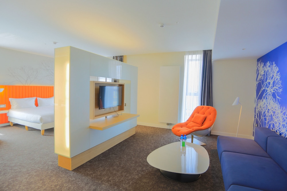 Suite con cama doble del hotel Ibis Styles Ulaanbaatar. Foto 8