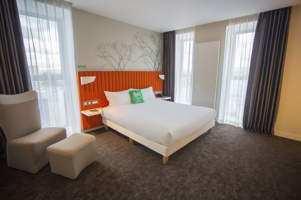Suite con cama doble del hotel Ibis Styles Ulaanbaatar. Foto 9