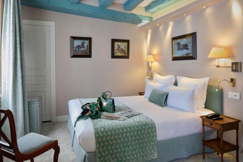 Habitación Doble Tradicional del hotel Le Relais Saint Honoré. Foto 4
