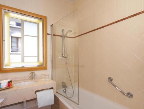 Suite del hotel Le Relais Saint Honoré. Foto 4