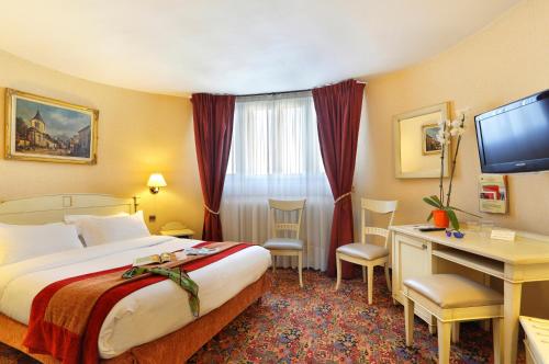 Habitación Doble con sofá cama - 1 o 2 camas del hotel Paix Republique. Foto 1
