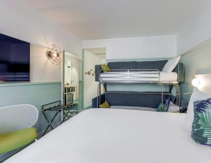Habitación Doble Familiar Clásica con 2 literas del hotel Mercure Orly Airport. Foto 6