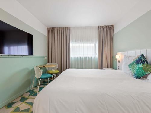 Habitación Doble Estándar con litera del hotel Mercure Orly Airport. Foto 4