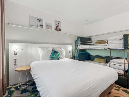 Habitación Doble Familiar Clásica con 2 literas del hotel Mercure Orly Airport. Foto 1