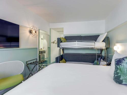 Habitación Doble Familiar Clásica con 2 literas del hotel Mercure Orly Airport. Foto 4
