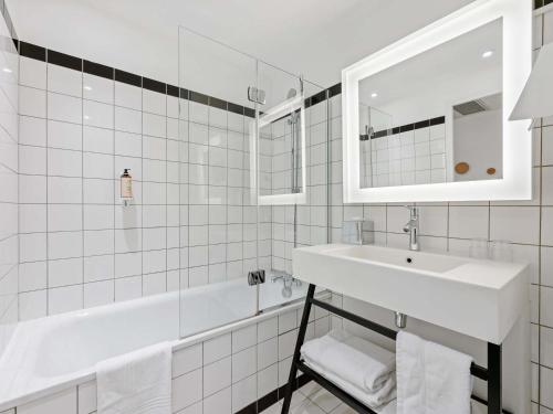 Habitación Estándar - 2 camas individuales del hotel Mercure Orly Airport. Foto 5