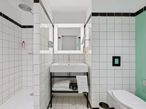 Habitación Estándar - 2 camas individuales del hotel Mercure Orly Airport. Foto 6
