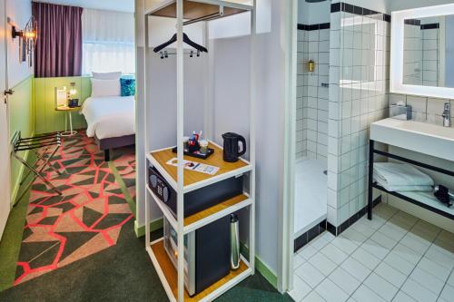 Habitación Estándar - 2 camas individuales del hotel Mercure Orly Airport. Foto 7