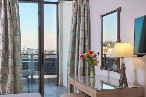 Comfort Room with Acropolis View del hotel Candia. Foto 4