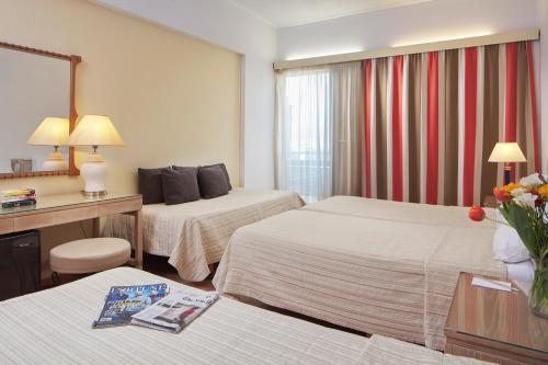 Habitación Familiar Estándar del hotel Candia. Foto 5