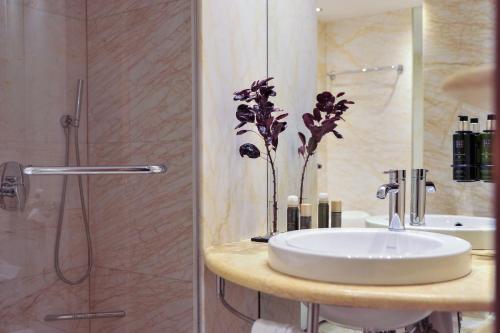 Habitación Meliá del hotel Melia Athens. Foto 4