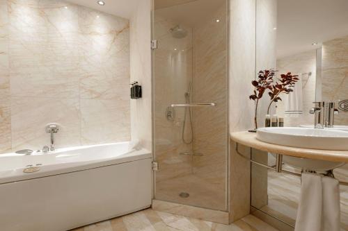 Suite Junior Executive del hotel Melia Athens. Foto 5