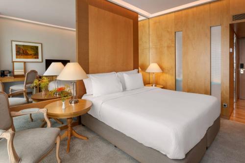 Habitación Experience VIP Supreme del hotel Melia Athens. Foto 1