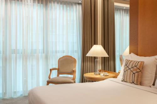Family Connecting Supreme Room del hotel Melia Athens. Foto 2