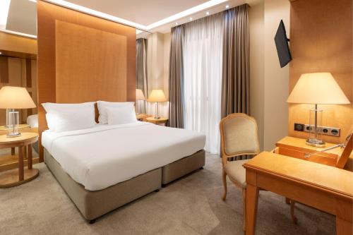 Habitación Meliá del hotel Melia Athens. Foto 10