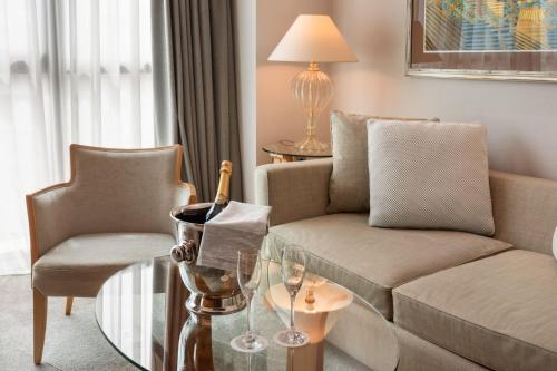 Suite Junior Executive del hotel Melia Athens. Foto 31