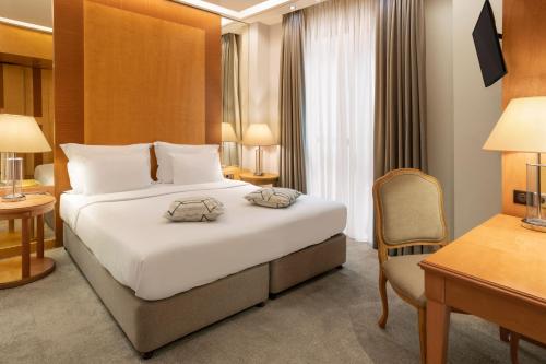 Habitación Meliá del hotel Melia Athens. Foto 17