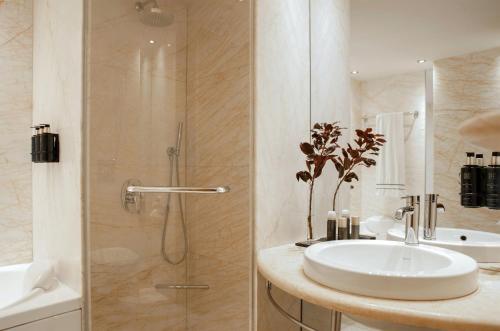 Suite Junior Executive del hotel Melia Athens. Foto 27