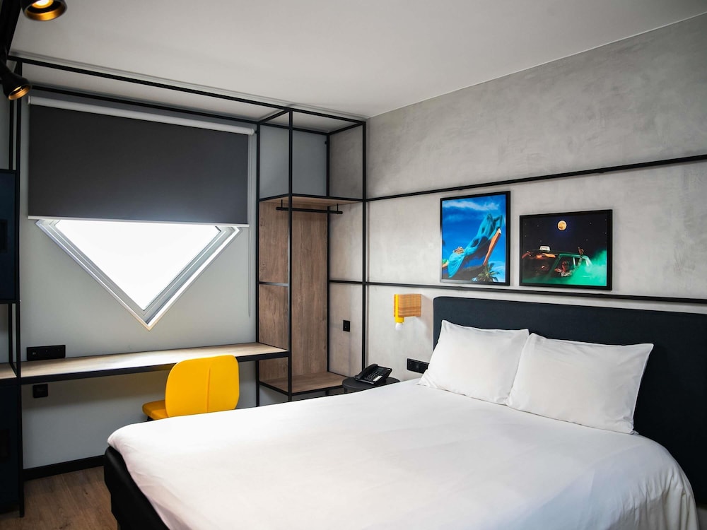 Habitación, 1 cama doble del hotel ibis Styles Abidjan Marcory. Foto 9