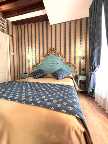 Habitación Doble Superior con Balcón del hotel Graspo De Ua. Foto 2