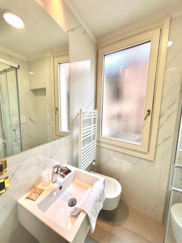Habitación Doble Superior con Balcón del hotel Graspo De Ua. Foto 7