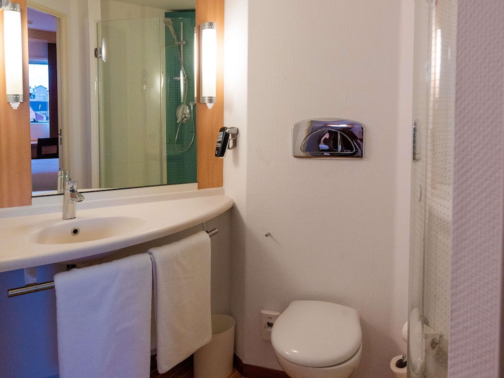Habitación Estándar con 1 cama doble del hotel Ibis Antananarivo Ankorondrano. Foto 10