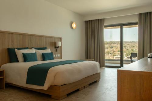 Habitación Doble Superior con vistas al campo - 1 o 2 camas del hotel Ramla Bay Resort. Foto 3