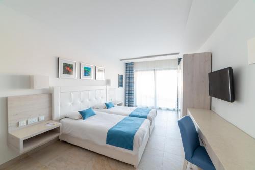Habitación Doble Deluxe con vistas al campo - 1 o 2 camas del hotel Ramla Bay Resort