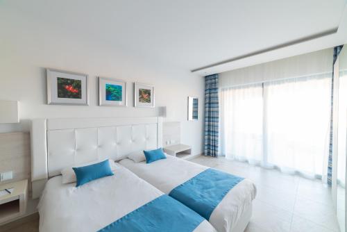 Habitación Doble Superior con vistas al jardín - 1 o 2 camas del hotel Ramla Bay Resort. Foto 1