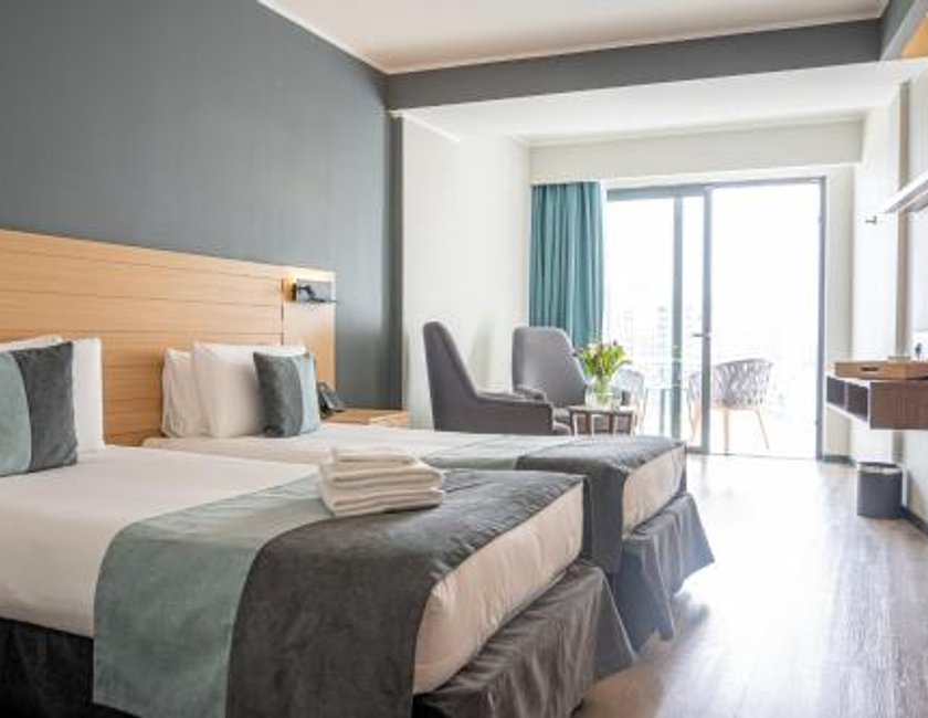 Habitación Doble con vistas al mar - 2 camas del hotel The Preluna. Foto 1