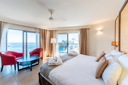 Suite con vistas al mar del hotel The Preluna. Foto 3
