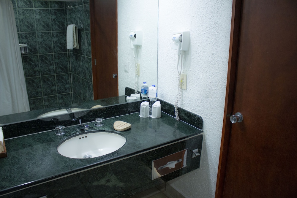 Habitación superior, 1 cama de matrimonio grande, vistas al mar del hotel Emporio Ixtapa - With Optional All Inclusive. Foto 4