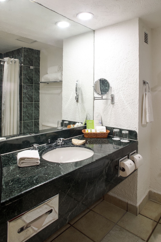 Suite junior, 2 camas dobles, vistas al mar del hotel Emporio Ixtapa - With Optional All Inclusive. Foto 4