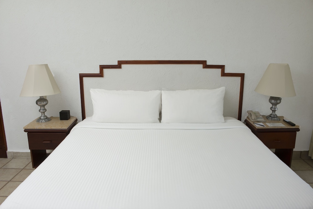Habitación estándar con 1 cama doble o 2 individuales del hotel Emporio Ixtapa - With Optional All Inclusive. Foto 4