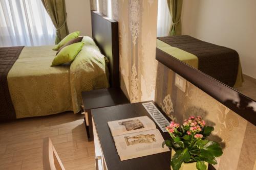 2 habitaciones comunicadas del hotel Rome Kings Suite. Foto 1
