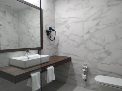 Habitación Doble Superior con vistas a la pista de pádel - 1 o 2 camas del hotel México. Foto 5