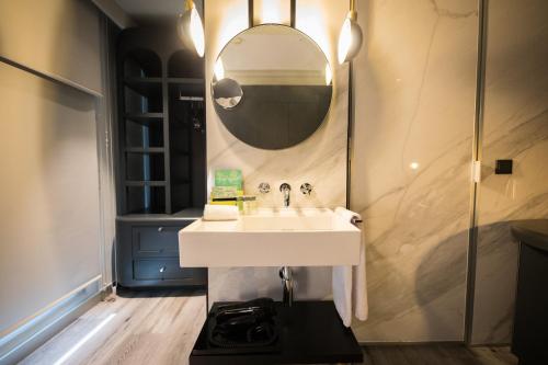 Habitación Triple del hotel Silken Saaj Las Palmas. Foto 1