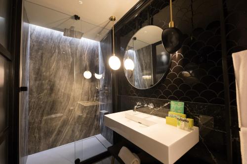 Habitación Doble Estándar con vistas al mar - 1 o 2 camas del hotel Silken Saaj Las Palmas. Foto 9