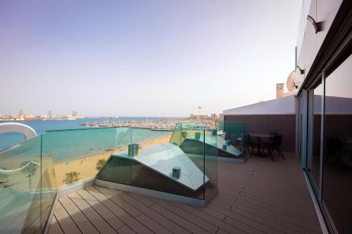 Habitación Doble Deluxe con terraza y vistas al mar - 1 o 2 camas del hotel Silken Saaj Las Palmas. Foto 5