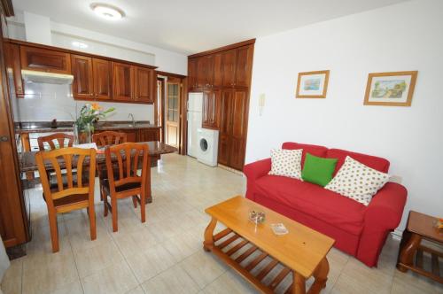 Apartamento de 1 dormitorio con vistas al mar y a la montaña del hotel Edalmar. Foto 2