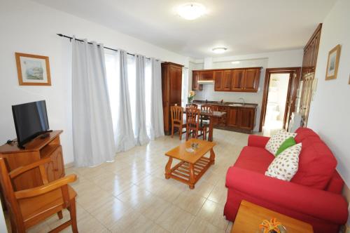 Apartamento de 1 dormitorio con vistas al mar y a la montaña del hotel Edalmar. Foto 3