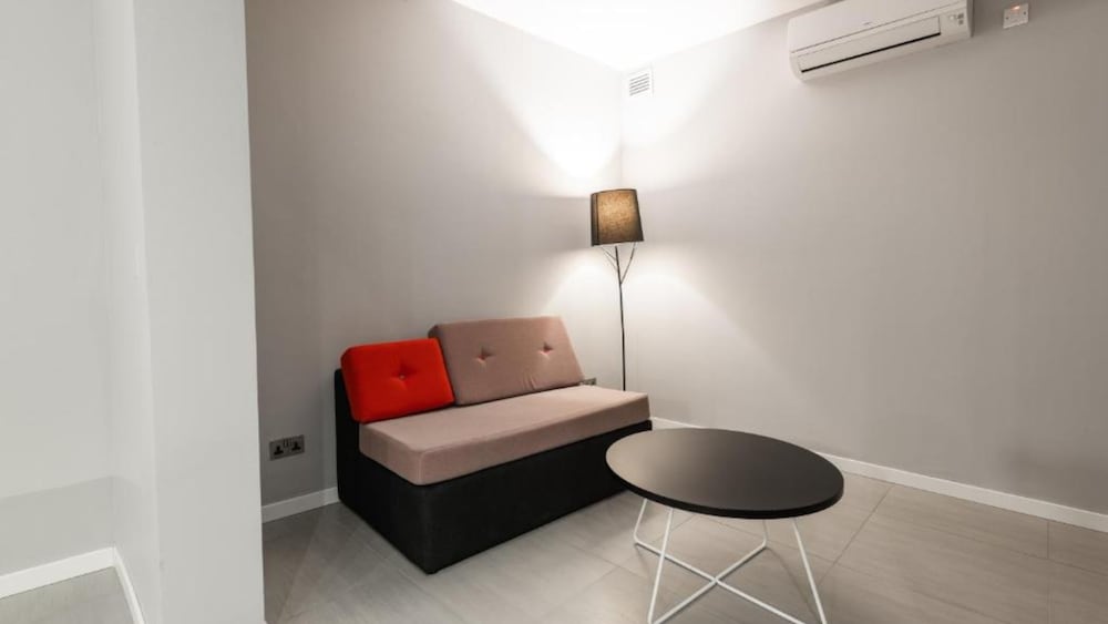 Suite, 1 cama doble con sofá cama (Free Breakfast and Pool Access) del hotel Holiday Inn Express Malta, An Ihg. Foto 2