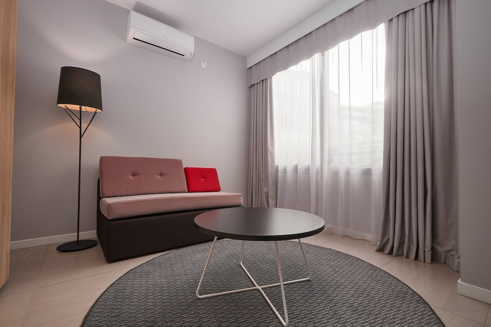 Suite, 1 cama doble con sofá cama (Free Breakfast and Pool Access) del hotel Holiday Inn Express Malta, An Ihg. Foto 4