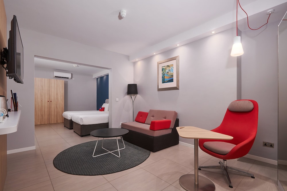 Suite, 2 single beds with Sofabed (Free Breakfast and Pool Access) del hotel Holiday Inn Express Malta, An Ihg. Foto 4