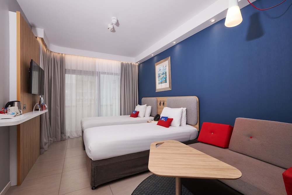 Standard Room, 2 single beds with Sofabed, Balcony (Free Breakfast) del hotel Holiday Inn Express Malta, An Ihg. Foto 2