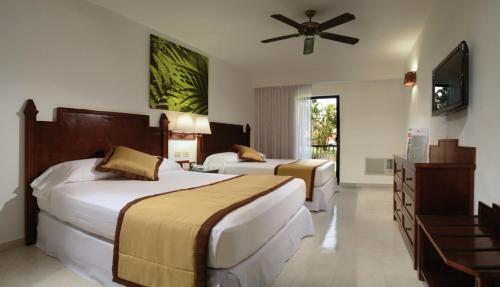 Habitación Doble Estándar del hotel Riu Lupita All Inclusive. Foto 3